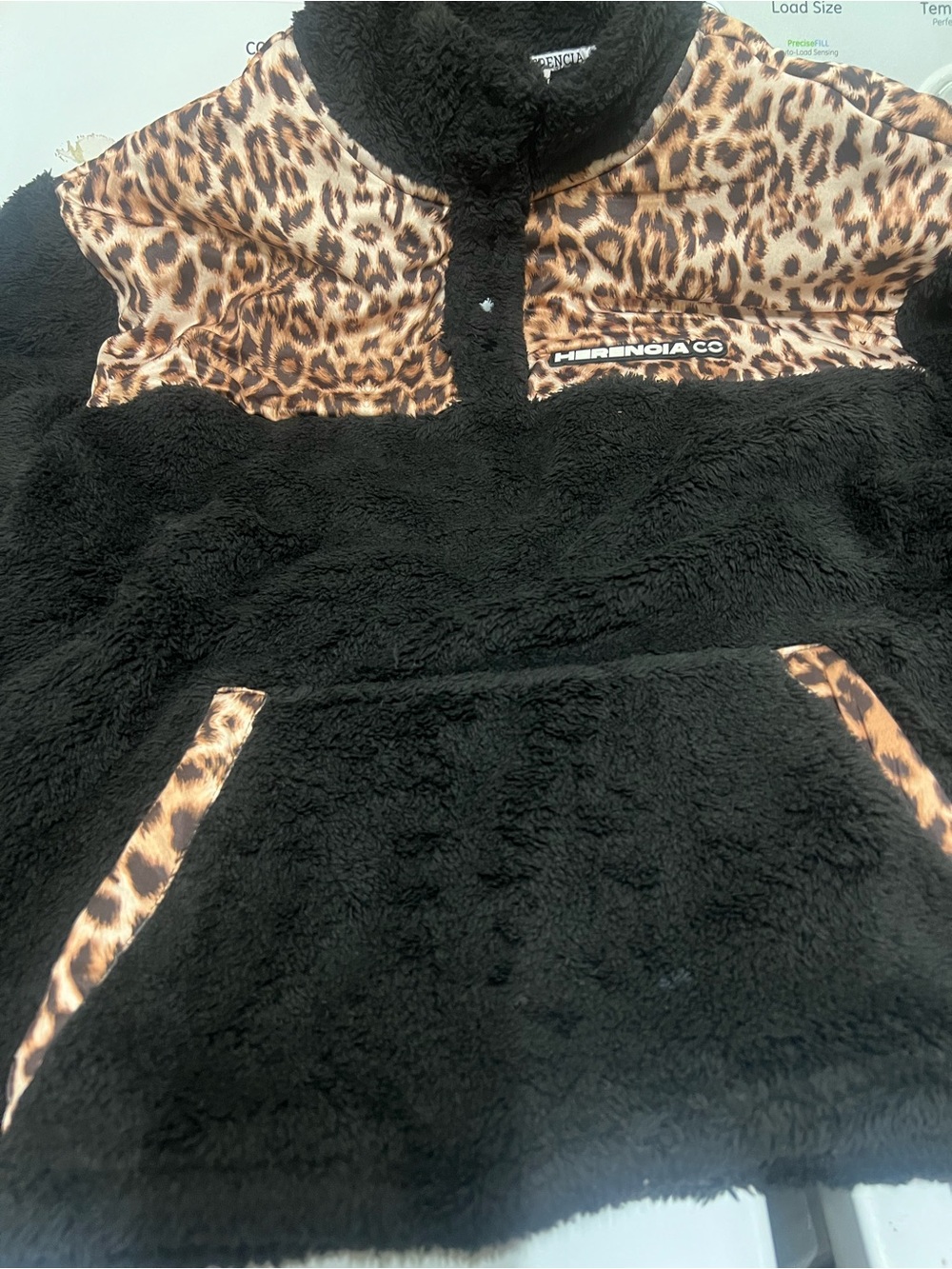 Herencia Black Sherpa Pullover with Leopard Accent